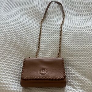 Authentic Tory Burch Marion Shrunken crossbody in Bark